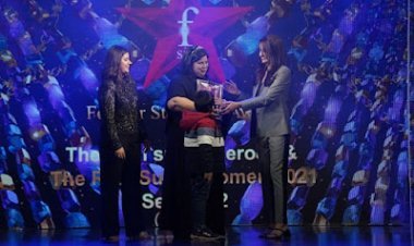 दिल्ली से रितु सचदेवा को मिला आर्टिस्ट केटेगरी में फॉरएवर रियल सुपर वुमन अवॉर्ड