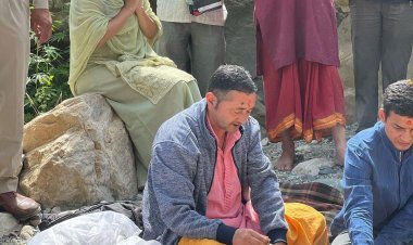 अभिनेत्री वरीना हुसैन जुड़ी उत्तराखंड फारेस्ट डिपार्टमेंट के सात शिप्रा नदी को साफ़ करने के यात्रा पर- देखिये तस्वीरें