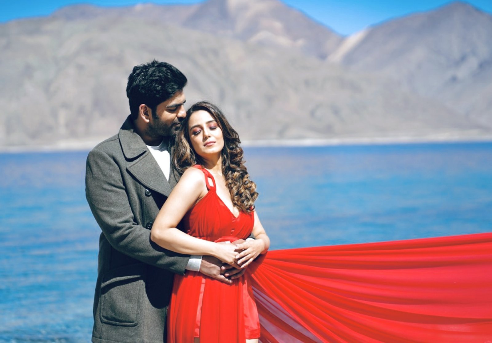 शाहरुख खान के गीत 'गेरुआ' की याद दिलाता है शौर्य मेहता और सृष्टि रोड़े का म्यूजिक वीडियो 'दिल ये दिलबरो'