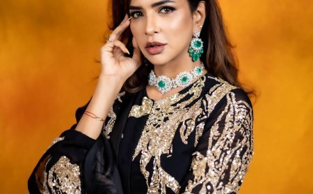 काले और सोने के आउटफिट में कहर बरसाती लक्ष्मी मांचू 